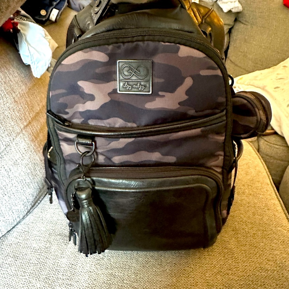 Itzy Ritzy Chelsea+Cole Boss bag & Paci pouch